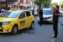Taksi Sahibinin Oglu, Soförü Kafasindan Vurdu