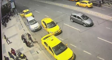 Turistlerin 3 Bin Dolarini 'Tirnakçilik' Yöntemiyle Çalan Taksiciler Kamerada