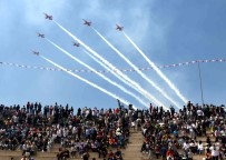 Türk Yildizlari Erzincan Semalarinda Nefes Kesti