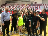 Bayrakli'da Okullar Arasi Basketbol Turnuvasi