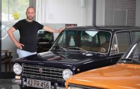 Çocukluk Hayali 1975 Model Arabayi Aldi, Yurt Disindan Getirdigi Parçalarla Topladi