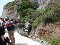 Hatay'da Kaza Açiklamasi Araçta Mahsur Kalan Yarali Kurtarildi