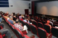 Nilüferli Sinema Tutkunlari Ezel Akay Ile Bulustu