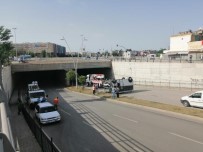 Toplu Tasima Araci Alt Geçide Düstü