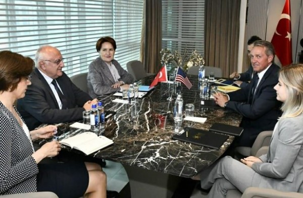 ABD Büyükelçisi Jeff Flake önce HDP'yi sonra İYİ Parti'yi ziyaret etti!