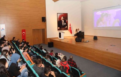 AIÇÜ'de Piyano Esliginde Film Müzikleri Konseri Düzenlendi