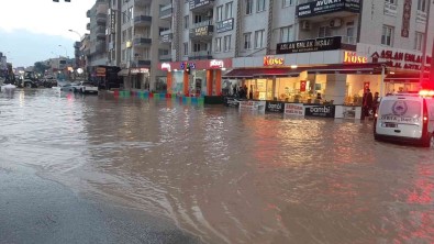 Kadirli'de Siddetli Yagmur Su Taskinlarina Neden Oldu