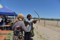 Sindirgi'da Sinirlari Asan Atli Okçuluk Yarismasi