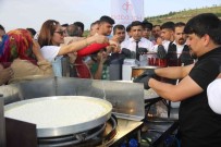 Tarihi On Gözlü Köprüde Tanitim Için Lübnan Künefesi Ikram Edildi