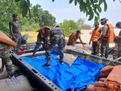 Hindistan'in Assam Eyaletindeki Selde Ölü Sayisi 25'E Yükseldi