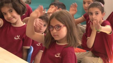 Pendik'te 'Ana Siniflarini Donatiyoruz' Projesi