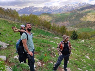 Sadece 15 gün ortaya çıkıyor! Görmek için kilometrelerce yürüyorlar!