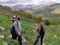 Sadece 15 gün ortaya çıkıyor! Görmek için kilometrelerce yürüyorlar!