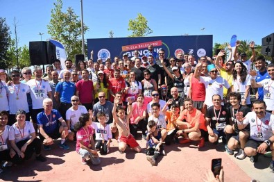 Tuzla'da 'Gençlik Kosusu' Düzenlendi