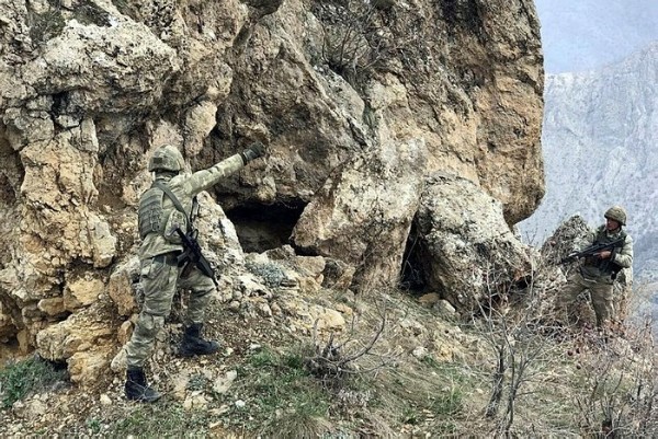 Mağaradaki teröristler etkisiz! Bakan Akar'dan açıklama: Kilidi kapatacağız çok yaklaştık