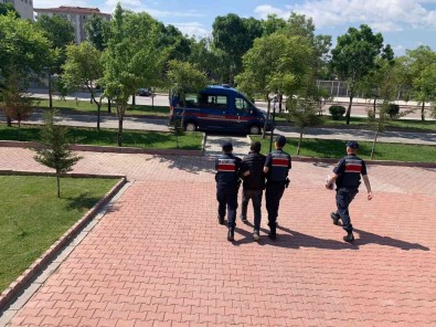 13 Yil Hapis Cezasi Olan Hirsiz Jandarmanin Operasyonuyla Yakalandi