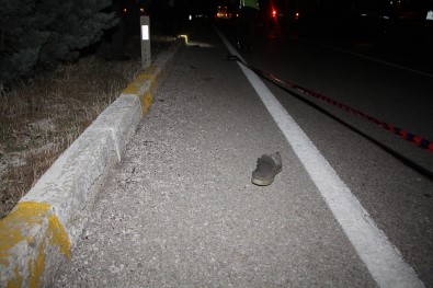 Karayolunda Karsidan Karsiya Geçmek Isterken Canindan Oldu