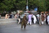 Pakistan'da Eski Basbakan Khan Destekçilerine Bir Kentte Daha Polis Müdahalesi