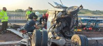 Yalova'da Tirla Çarpisan Kamyonetin Sürücüsü Araçta Sikisti