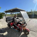 Aldigi Elektrikli Aracina Günes Enerjisi Taktirdi