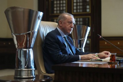 Başkan Erdoğan ile Larkin arasında gülümseten diyalog: 'Gidersen ayıp edersin'
