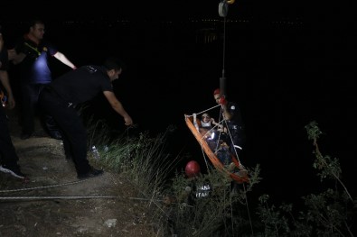 Cep Telefonuyla Konusurken 50 Metrelik Uçurumdan Düstü