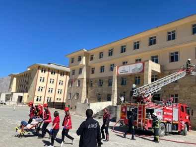 Hakkari'de Gerçegi Artmayan Tatbikat