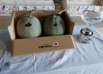 Japonya'daki Açik Artirmada 2 Adet Kavun 387 Bin Liraya Satildi