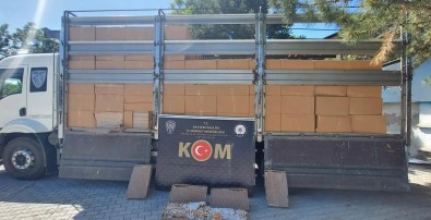 Kayseri'de Piyasa Degeri 5 Milyon TL Olan 3.5 Milyon Dal Makaron Ele Geçirildi