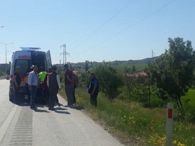 Kontrolden Çikan Hafif Ticari Araç Tarlaya Uçtu Açiklamasi 1 Ölü, 5 Yarali