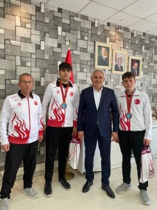 Basarili Sporculardan Keçiören Belediyesi'ne Ziyaret