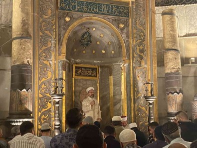 Ayasofya Camii'nde Gençler Fethin Yildönümünde Sabah Namazinda Bulustu