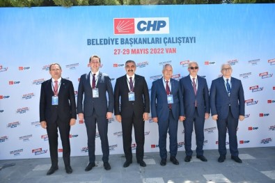 Belediye Baskani Deveciler, Van Çalistayi'na Katildi