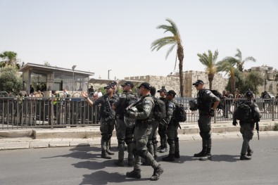 Kudüs'teki Bayrak Yürüyüsü'nde 45 Kisi Yaralandi