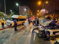 Tarsus'ta Minibüsle Otomobil Çarpisti Açiklamasi 3 Yarali