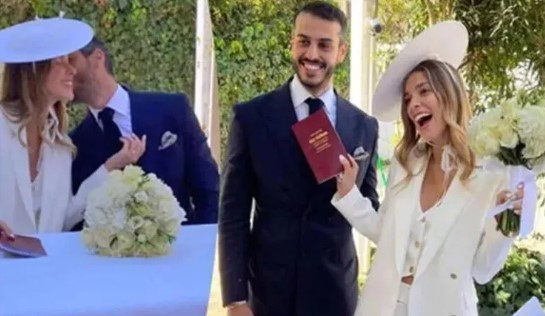 Ünlü çiftten mutluluk pozu!