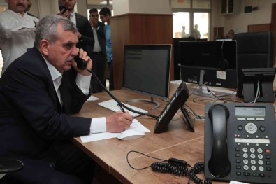 Çagri Merkezine Gelen Aramalari Baskan Yanitladi