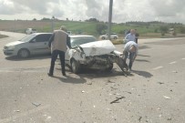 Otomobil Kontrolsüz Sekilde Kavsaga Giren Kamyona Çarpti Açiklamasi 5 Yarali