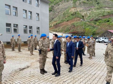 Uludere'de Güvenlik Güçleri Ve Vatandaslarin Bayrami Kutlandi