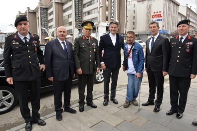 Vali Memis'ten Jandarma Ve Emniyet'e Bayram Ziyareti
