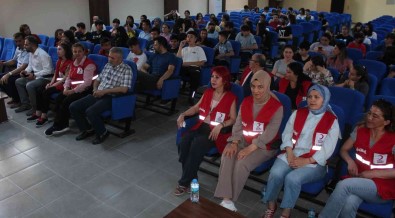 Alasehir'de Kizilay'dan Ögrencilere Sinav Egitimi