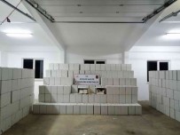 Antalya'da Kaçak Makaron Tasimaciligina Jandarma Baskini