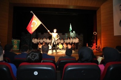 Ögrenciler Istanbul'un Fethini Kutladi