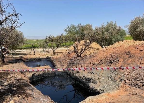 Bir köyü sevince boğan iddia! Su kuyusundan petrol fışkırdı!