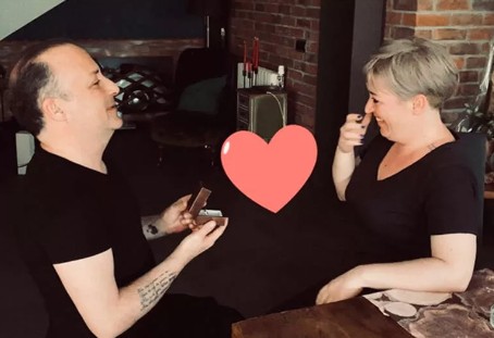 Tolga Çevik'ten eşine sürpriz!