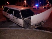 Izmir'de Trafik Kazasi Açiklamasi8 Yarali