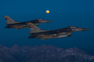 Amerikalı Defense News'ten dikkat çeken haber! ABD'den Türkiye'ye F-16 satışına yeşil ışık