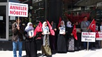 Evlat Nöbetindeki Anne Açiklamasi 'HDP Milletvekilleri Sizi Kandiriyorlar' Haberi