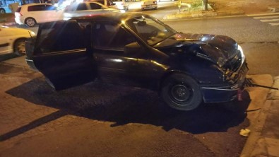 Adiyaman'da Iki Otomobil Çarpisti Açiklamasi 5 Yarali