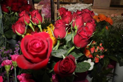 Anneler Günü'nde Gülün Adeti 25 TL